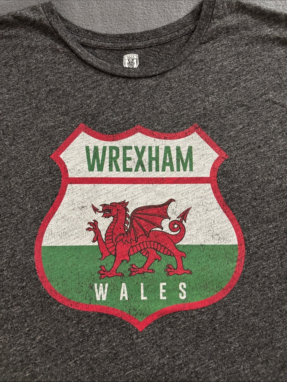 Wrexham Wales Crest Graphic T-Shirt XL Gray Tri Blend Made in USA - Picture 2 of 7